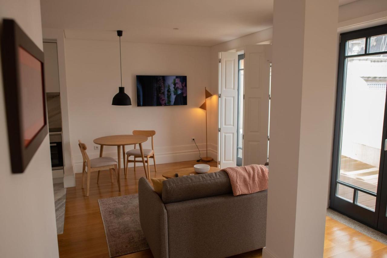 Spacious Studio W/ Balcony & Ac By Lovelystay Porto Exterior photo