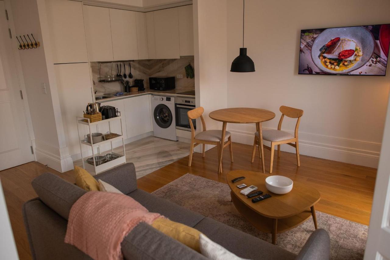Spacious Studio W/ Balcony & Ac By Lovelystay Porto Exterior photo